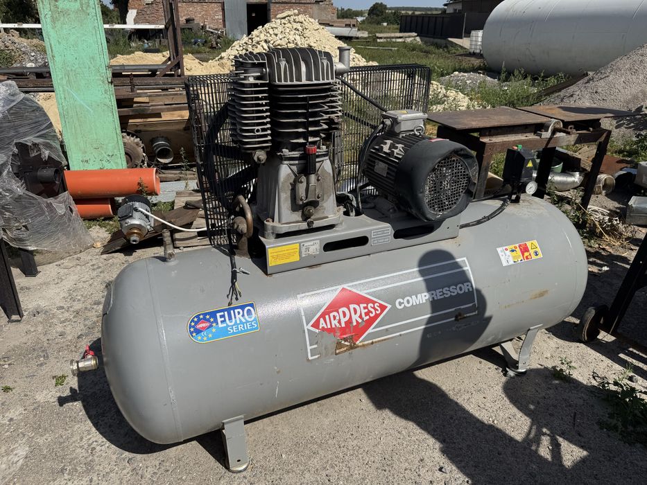Компресор HK 1500-500 | 11 бар | 10 HP / 7.5 кВт | 778 л/хв | 500 л