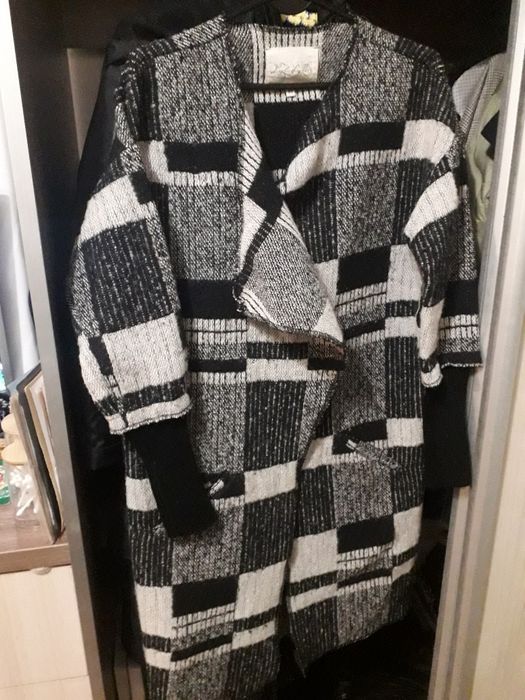 Продам пальто. Куртка. Жилетка.