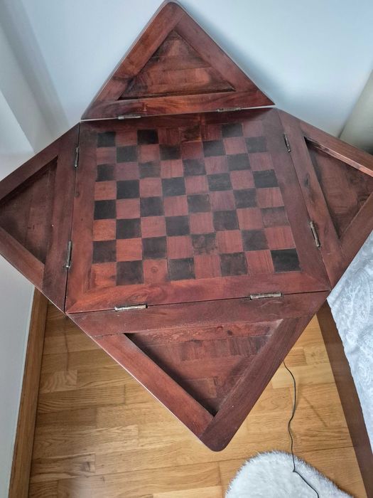 Mesa de jogo em madeira muito bonita da Area