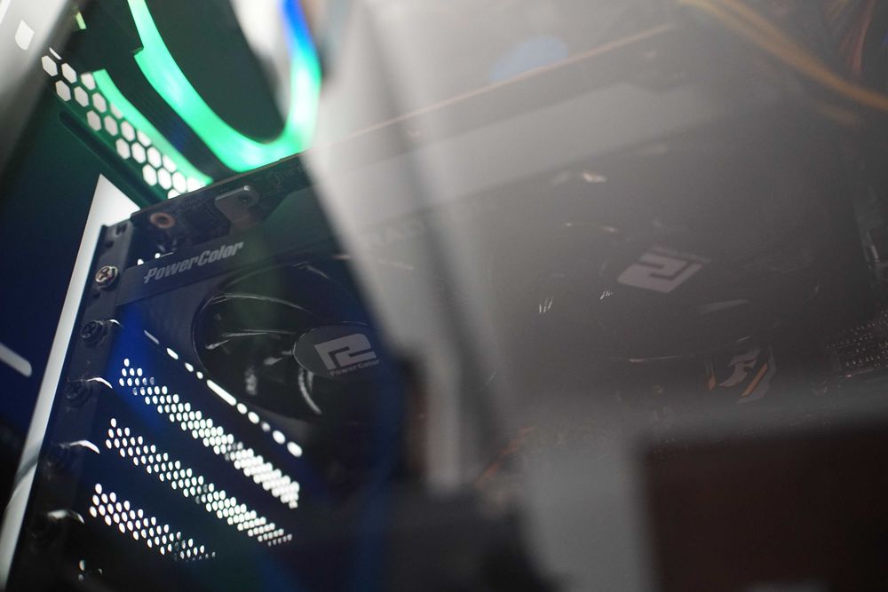 PC Gaming – i5-9400F, RX 6600 8GB, 16GB RAM e NVME