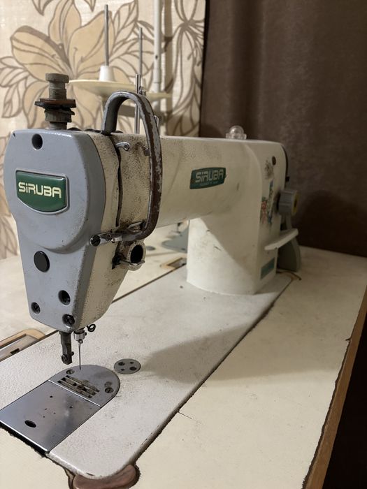 Швейная машинка SIRUBA
