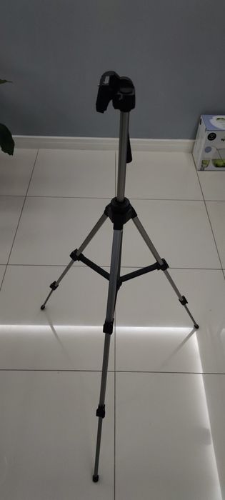 Statywy do aparatu z gwintem VIVANCO  wysokość po rozłożeniu  128 cm