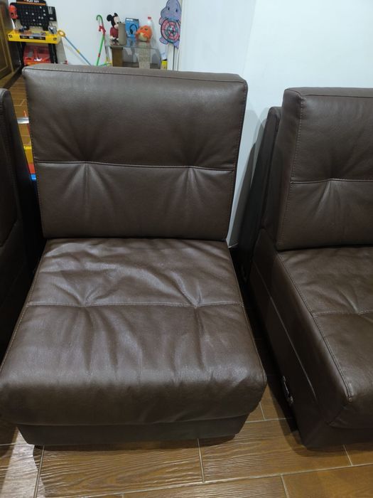 Sofa castanho em pele