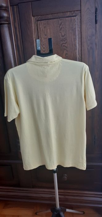 Koszulka polo żółta.