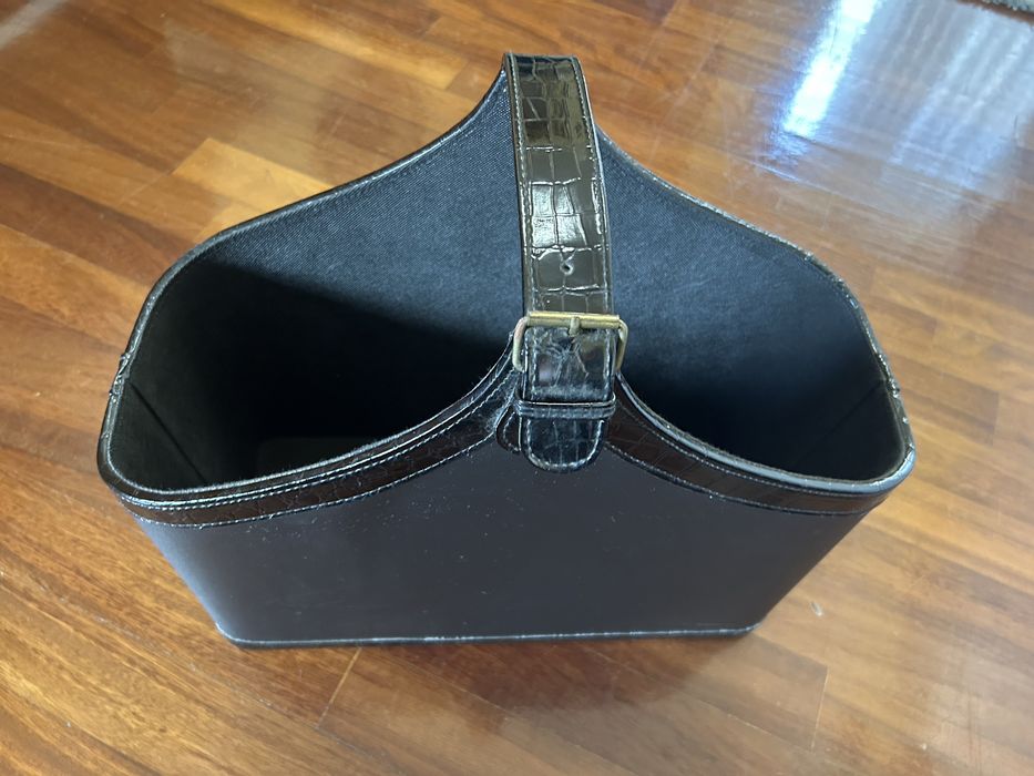 Porta-revistas em excelente estado.