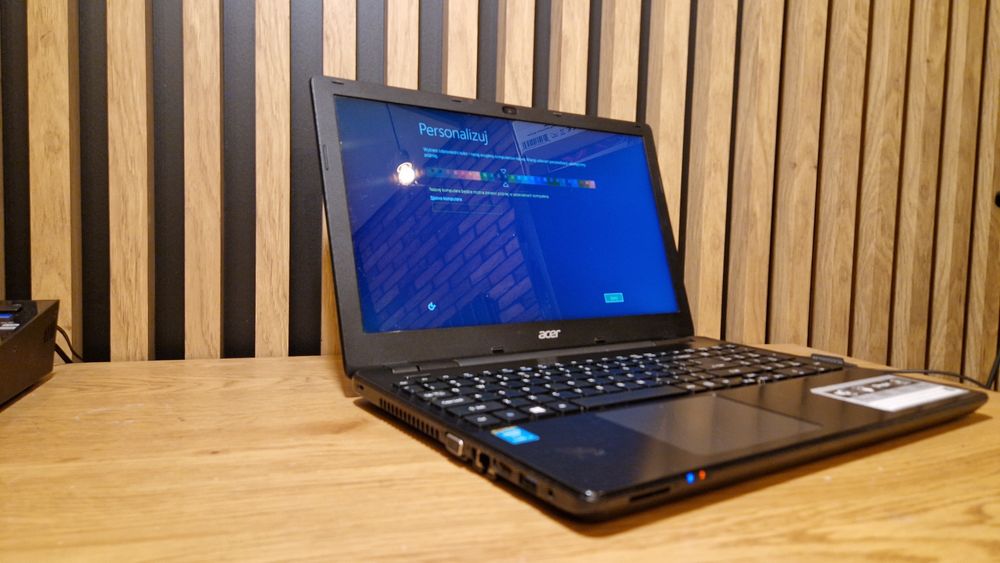 Laptop Acer Aspire E5-571 15.6" Intel i3 4 GB RAM