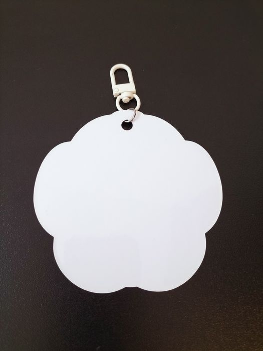 Badge laminowany w kształcie łapki