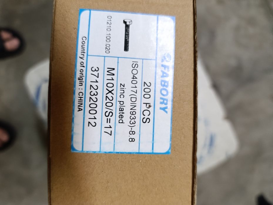 Parafusos zincados M10x 20.