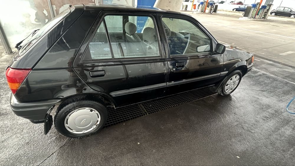 Vende-se Ford Fiesta 1.1 em excelente estado