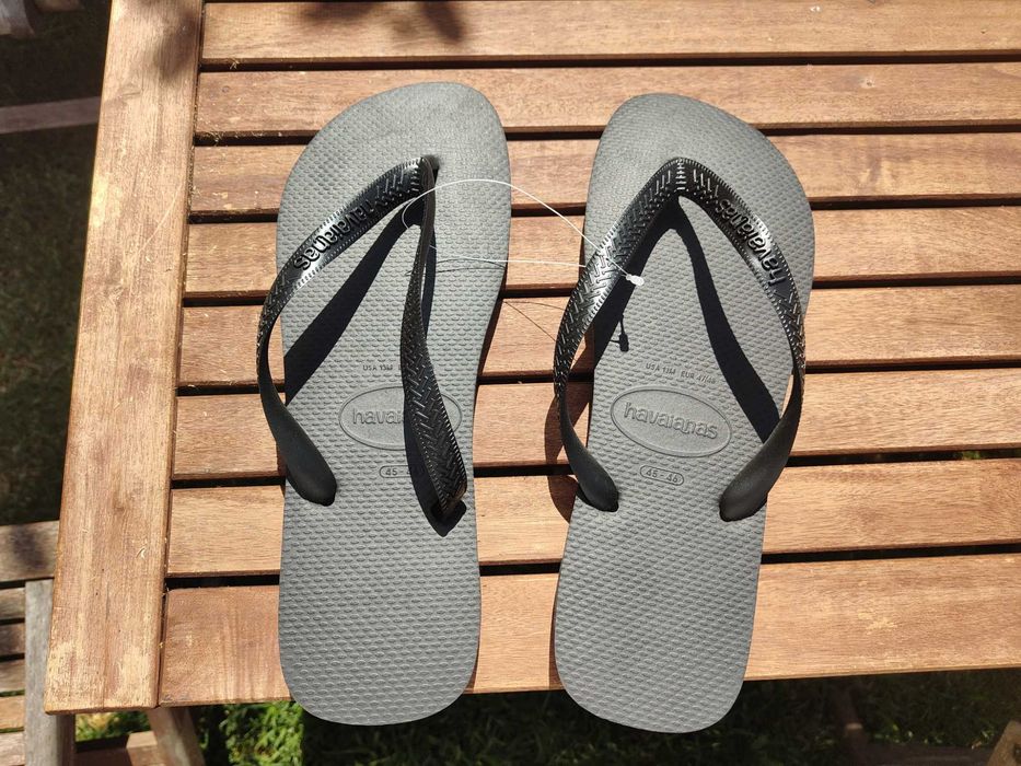 Havaianas pretas nunca usadas
