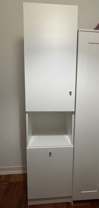 Móvel branco de quarto