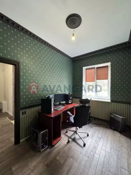 Продам Дом. Победа-4. Кухня-студия. 3 отдельные спальни. 140000$