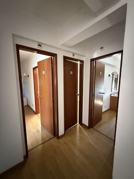 Residencial / Alojamento Local com 7 Suites + Bar + Terraço