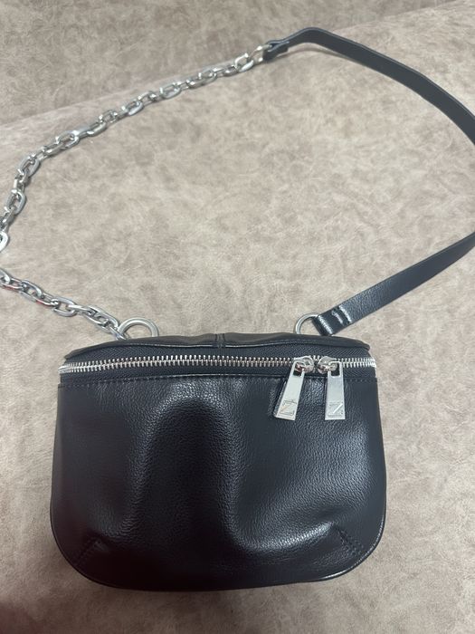 Бананка на цепочке Zara