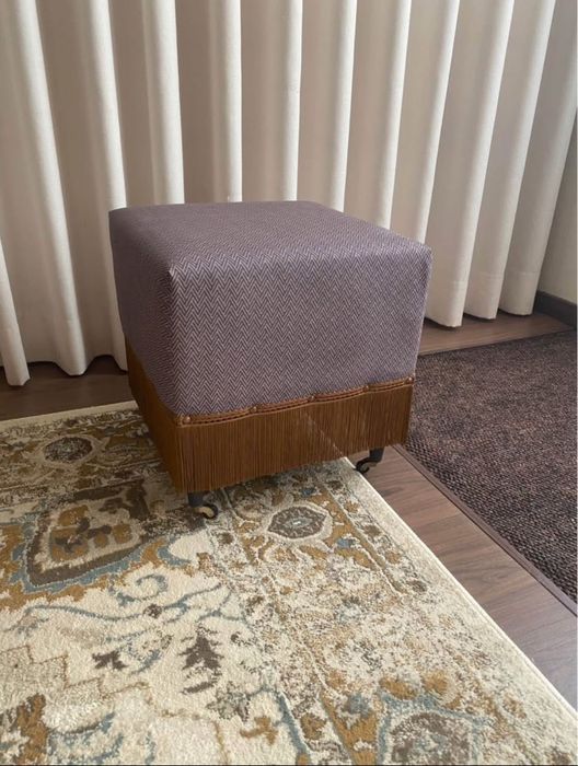 Puff vintage com rodas