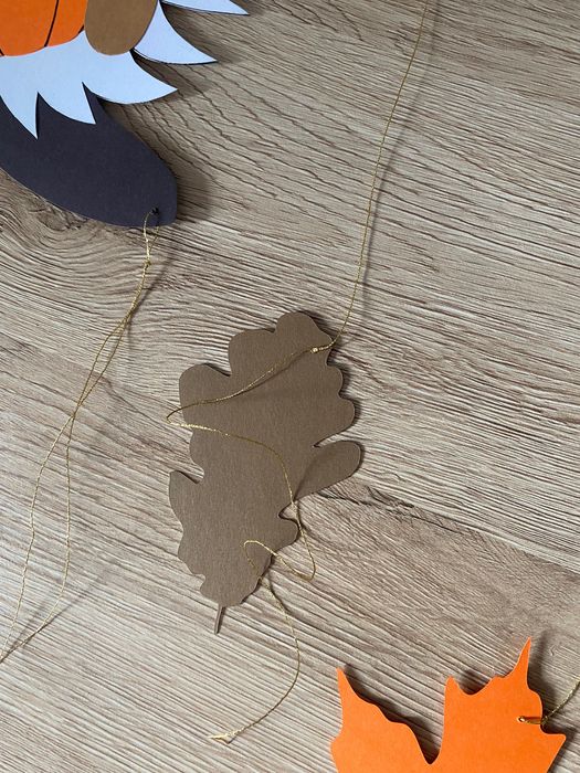 Dekoracja girlandy jesień krasnale z papieru kartonu na okno 3 szt