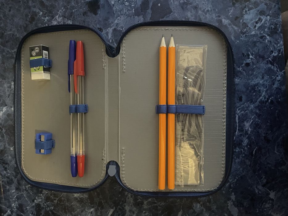 Шкільний пенал з наповненням