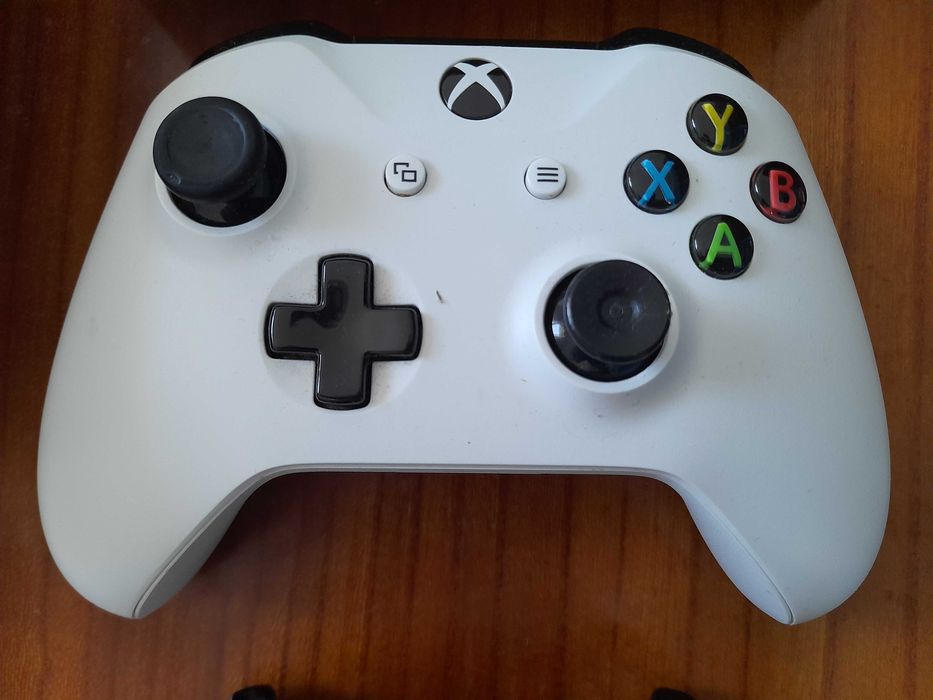 Xbox One + comandos + jogos