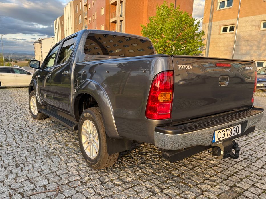 Toyota Hilux 4WD 5 lugares - 2011