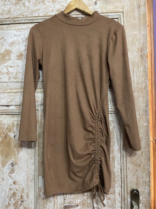 Damska jesienna sukienka ze sciagaczem made in italy