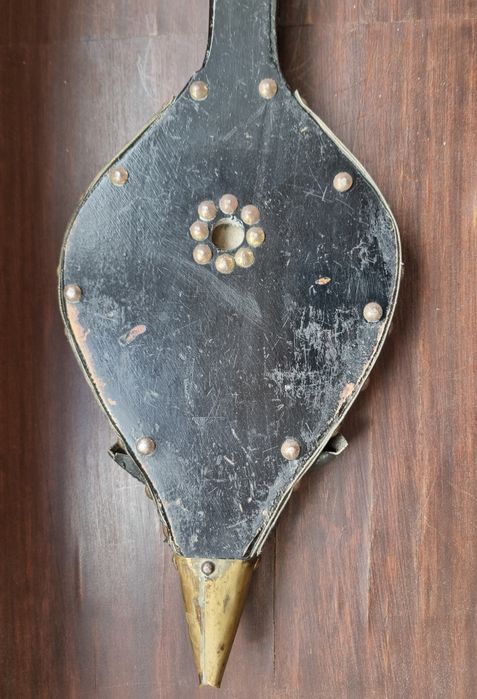 Fole em madeira e latão