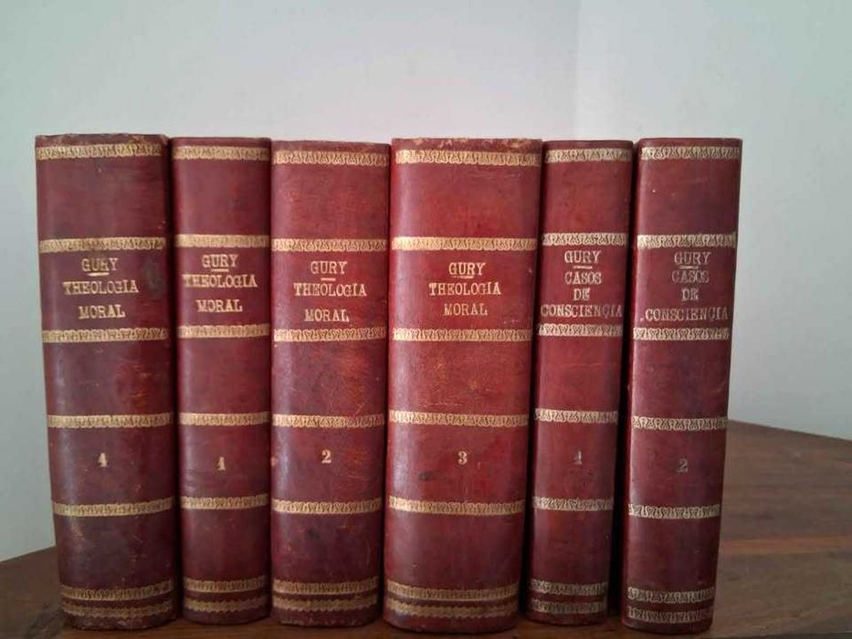 Conjunto de 44 livros de Teologia, Direito Canónico e Parenética