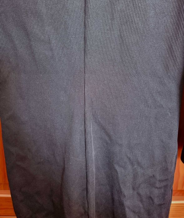 Vestido curto e justo preto Bershka, tamanho S