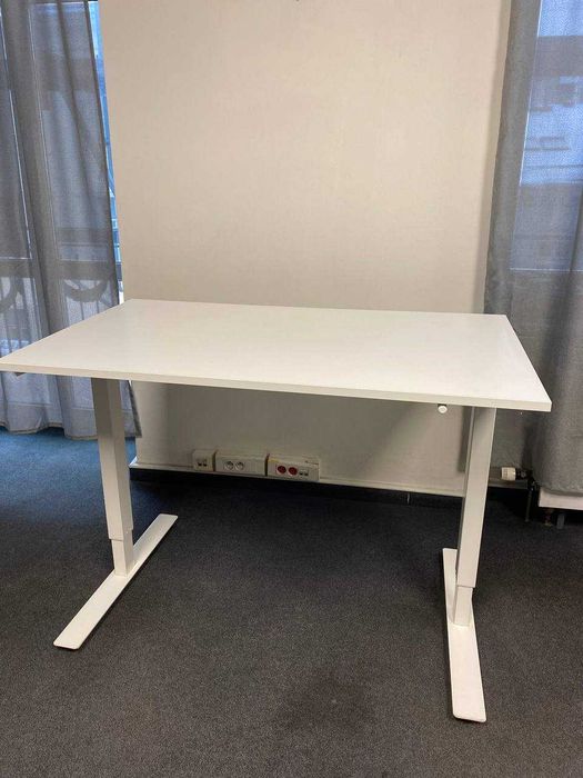 Sprzedam biurko IKEA TROTTEN – regulowana wysokość