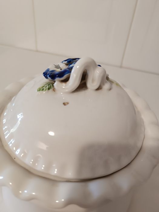 Biscoiteira grande. Terrina Porcelana Antiga.