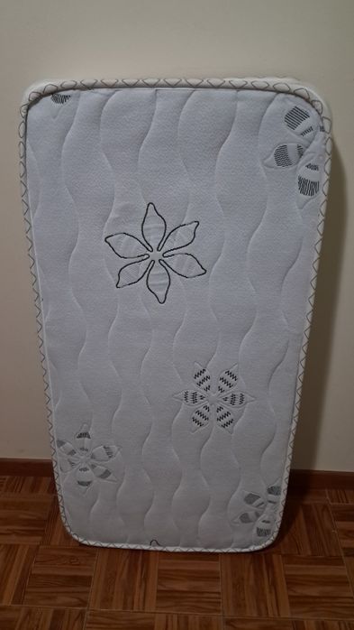 Colchão de bebé em bom estado