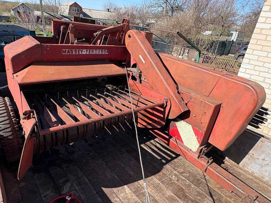 Прес-підбірник Massey Ferguson MF