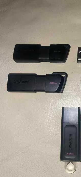 Pens Kingston DataTraveler Exodia de 32GB,PNY Attaché 4 de 32 GB