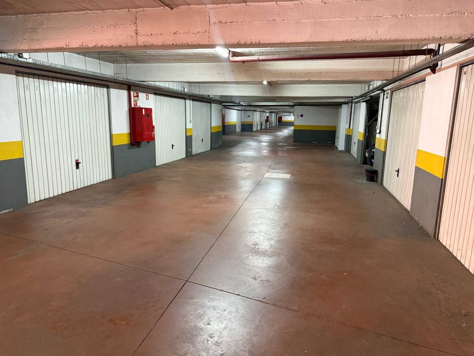 Garagem BOX para arrendamento em Agualva Cacém