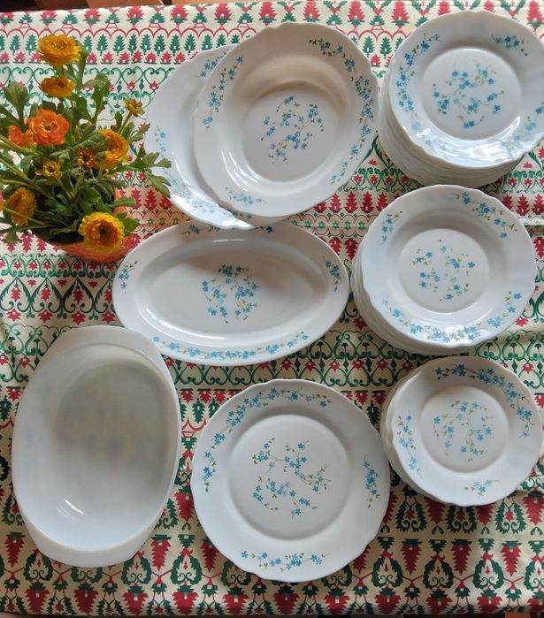 Vintage Dinner Set453714358064926720