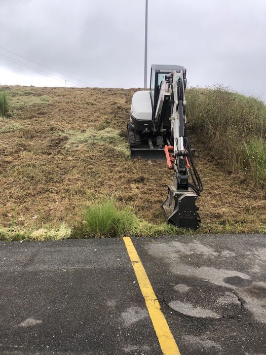 Serviço Mini Giratoria / Mini Carregadora