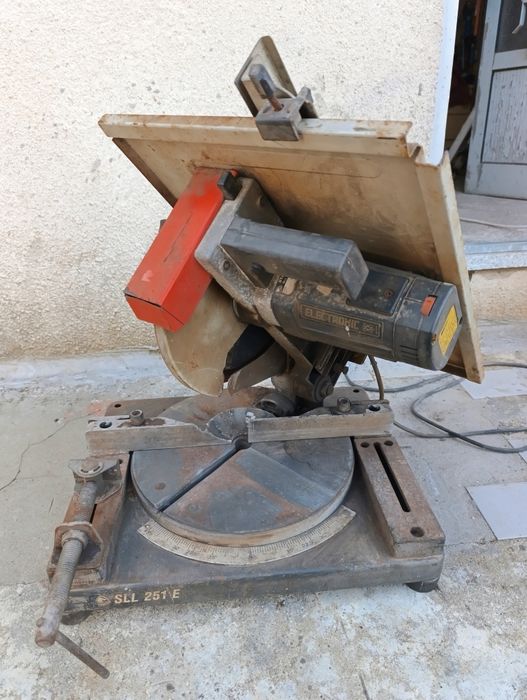 Máquina corte ferro esquadria