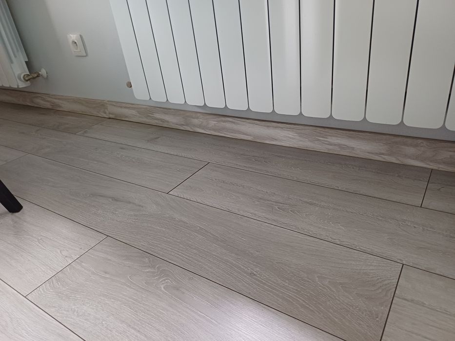 Listywy podlogowe szaro biale + akcesoria..