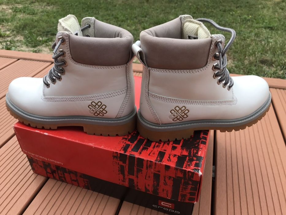 Buty traperki białe skórzane 36 Croop