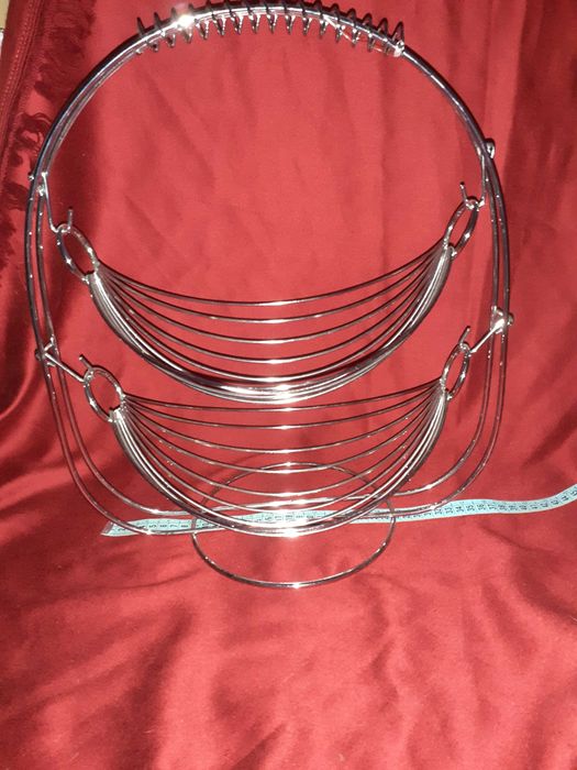 Fruteira com dois cestos