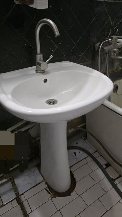 Продам умывальник тюльпан