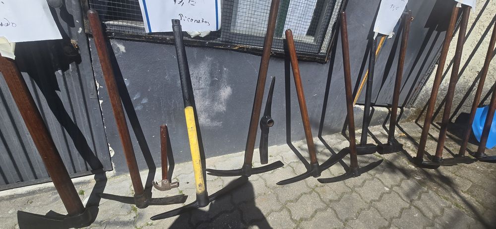 Various Pickaxes446963837190819841