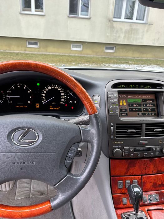 Lexus LS