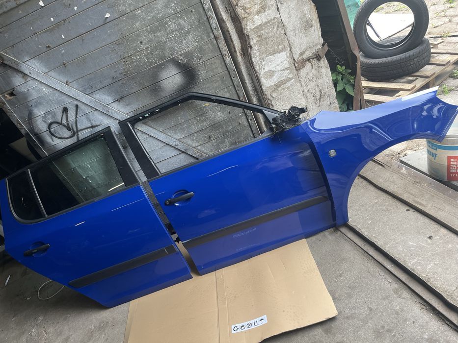 Drzwi tylne prawe Fabia II kolor 4590