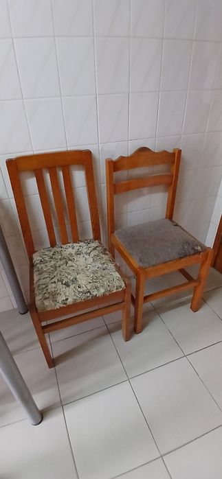 Duas cadeiras em para restauro