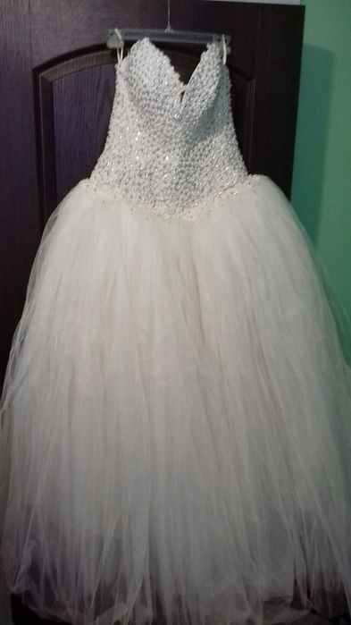 Весільня сукня кольору шампанського