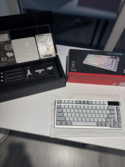 Клавіатура ASUS ROG Azoth