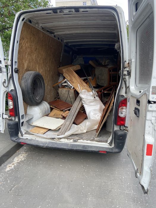 Утилізація вивіз меблів диванів сміття бій старий хлам речі підвали