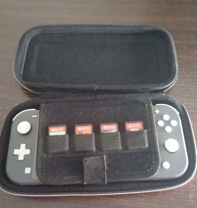 Nitendo Switch Lite com mala e proteção de vidro COMO NOVA!