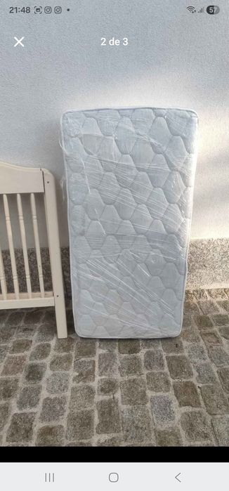 Venda de cama bebé de grades com colchao  + nex to me