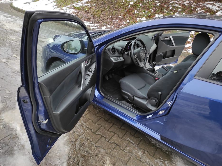 MAZDA 3 1.6 BENZYNA 105KM 2010r XENON navi klima alu ZAREJESTROWANA